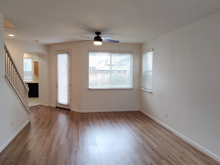 60 W Brittany Ln — Photo 2