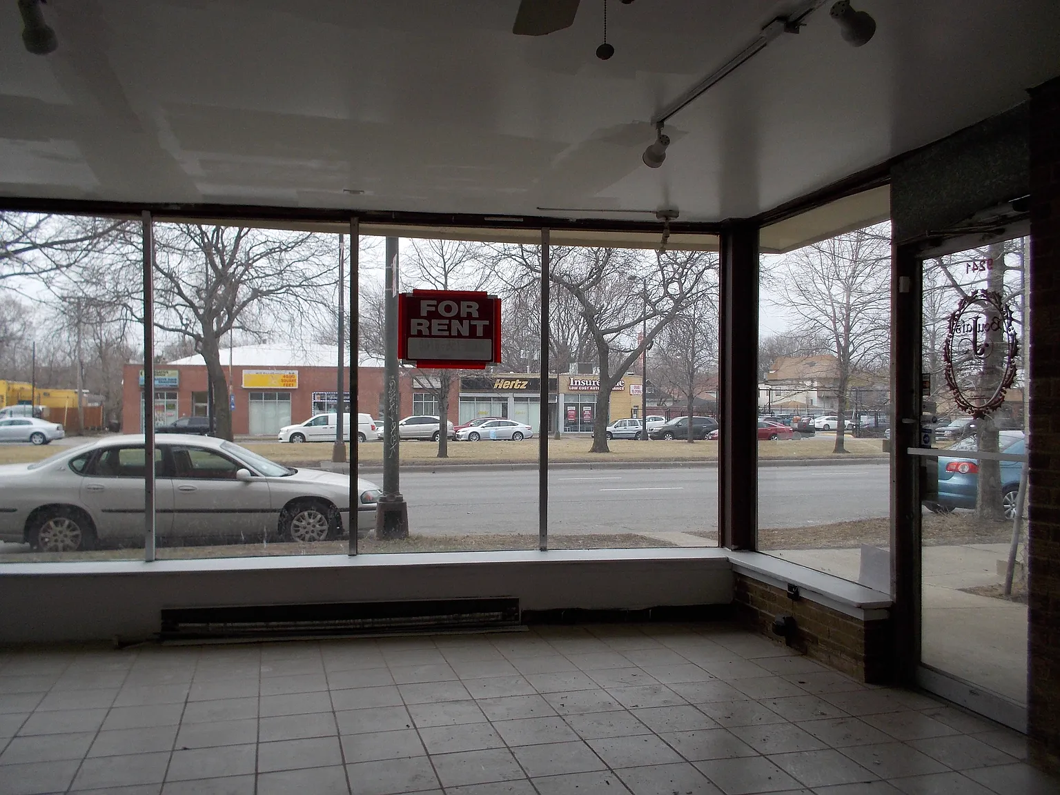 Pill Hill: apartments, free heat, appliances included — Photo 4