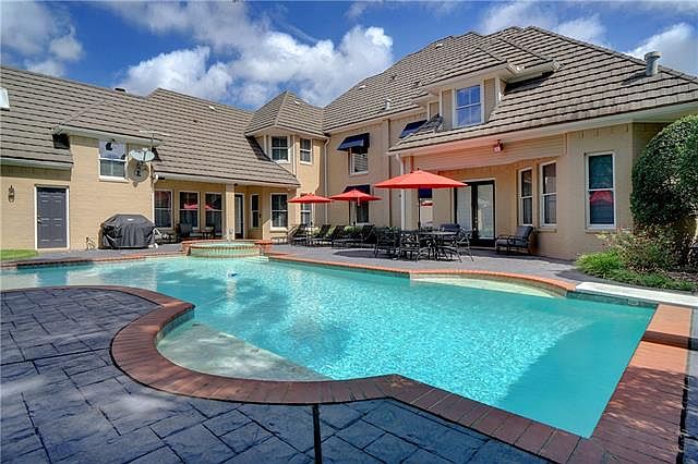 1st image of 4512 Cresthaven Dr