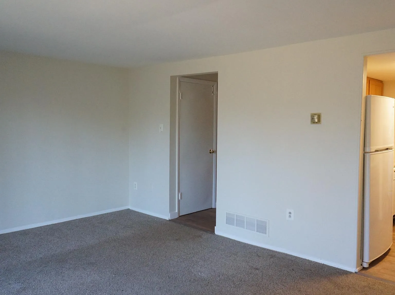 3 bed, 1.5 bath, 1216 sqft, $2,250 — Photo 3