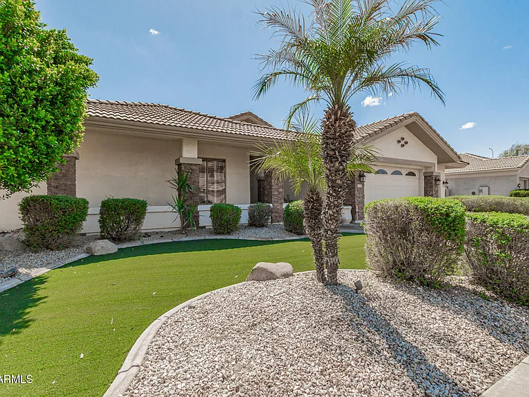 1687 E Carob Dr — Photo 3