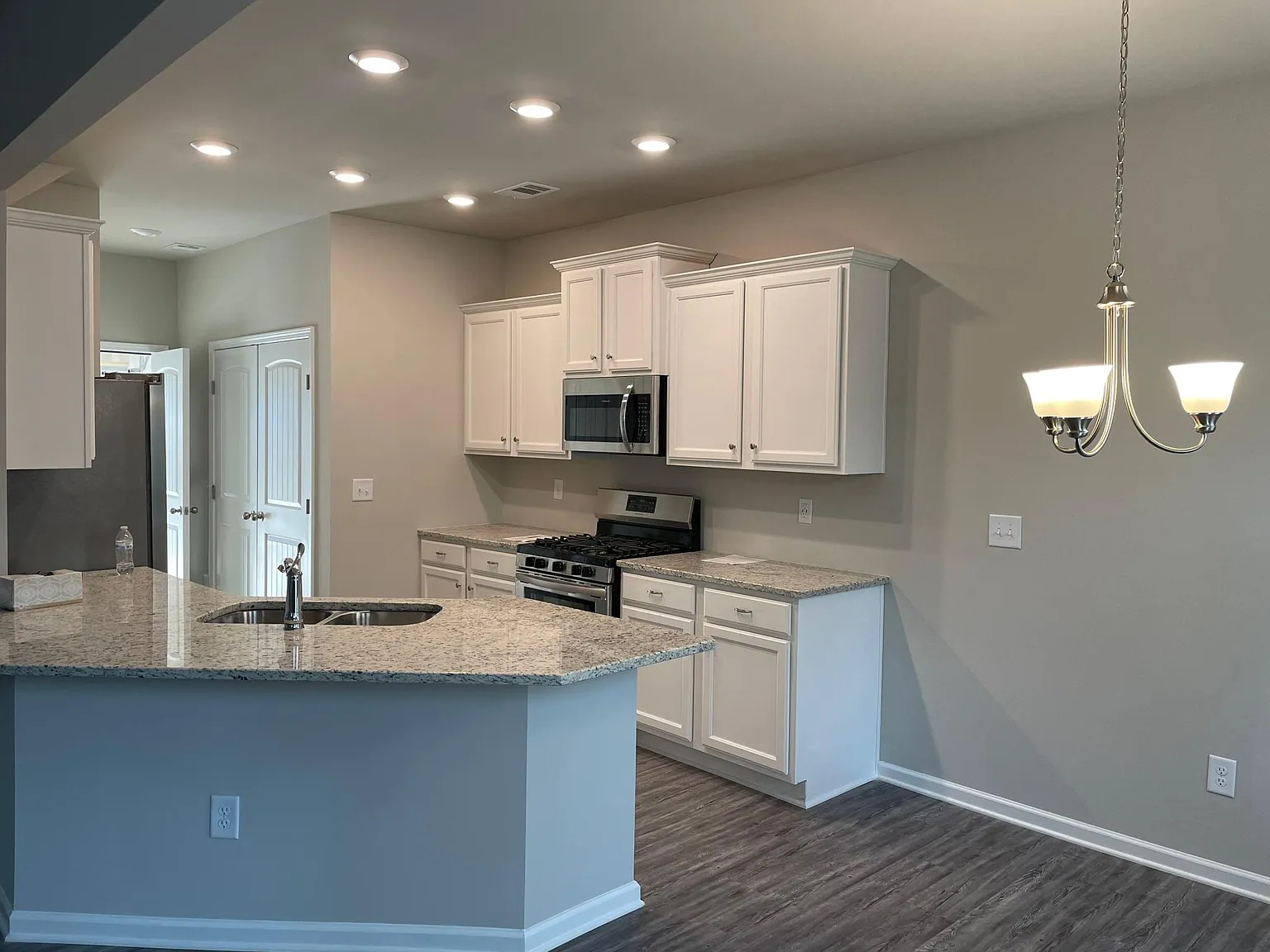 403 Colonial Walk — Photo 3