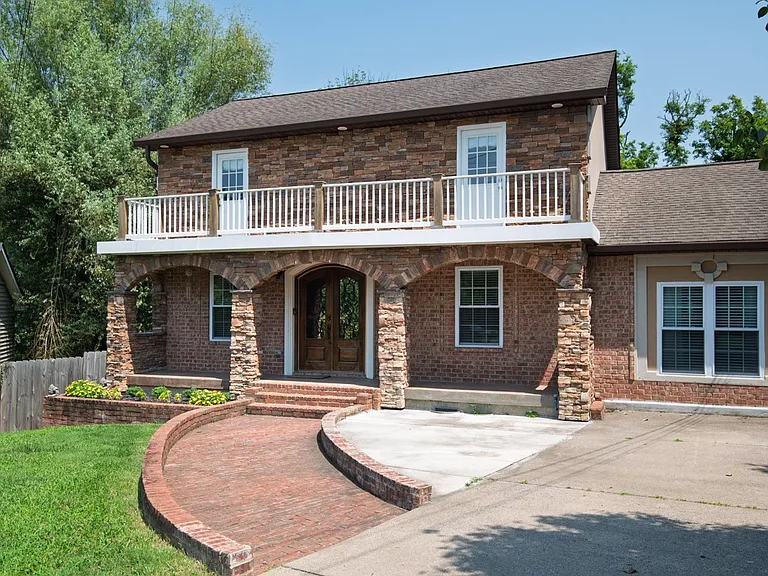 4036 Creekside Dr — Photo 4