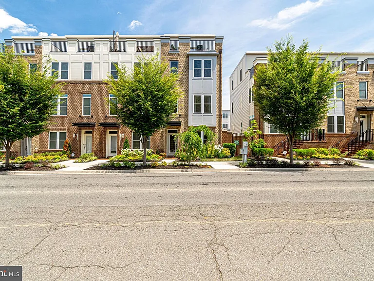 1133 S Monroe St — Photo 44