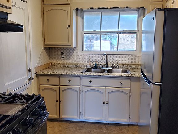 2nd image of 1810 Whiting Dr