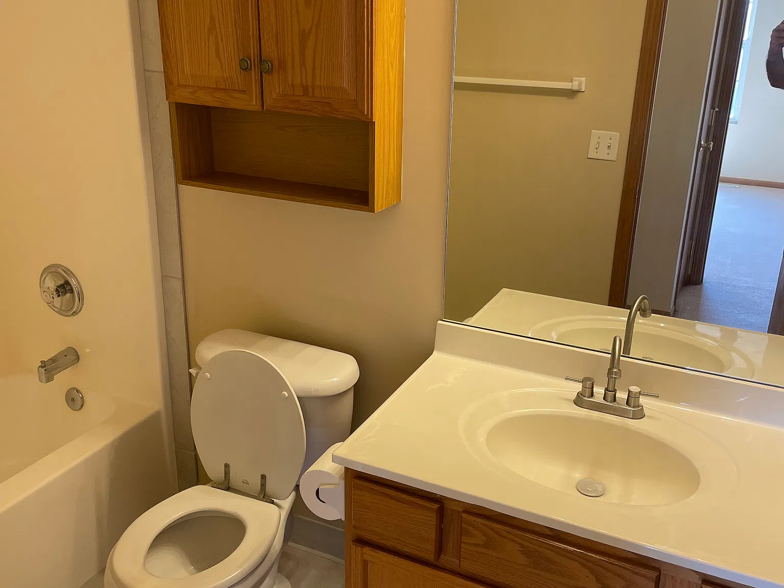 3 bed, 1275 sqft, $1,990 — Photo 3