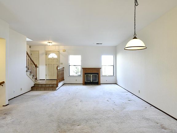 4th image of 943 La Mesa Ter Unit F