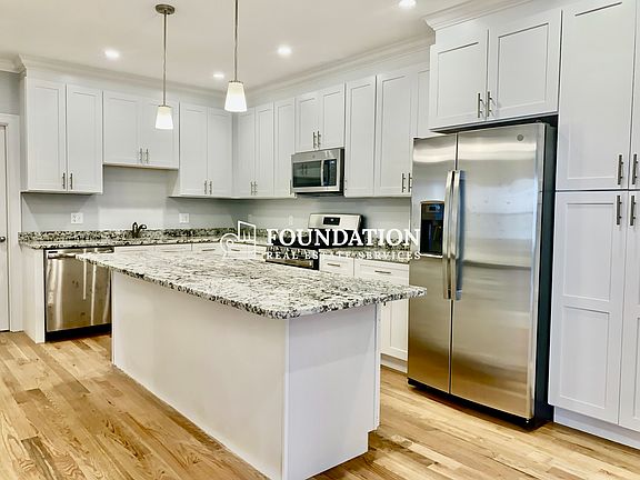 3rd image of 18 Bothwell Rd #1