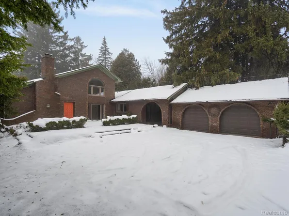 46641 Woodall Rd, Shelby Township, MI 48317