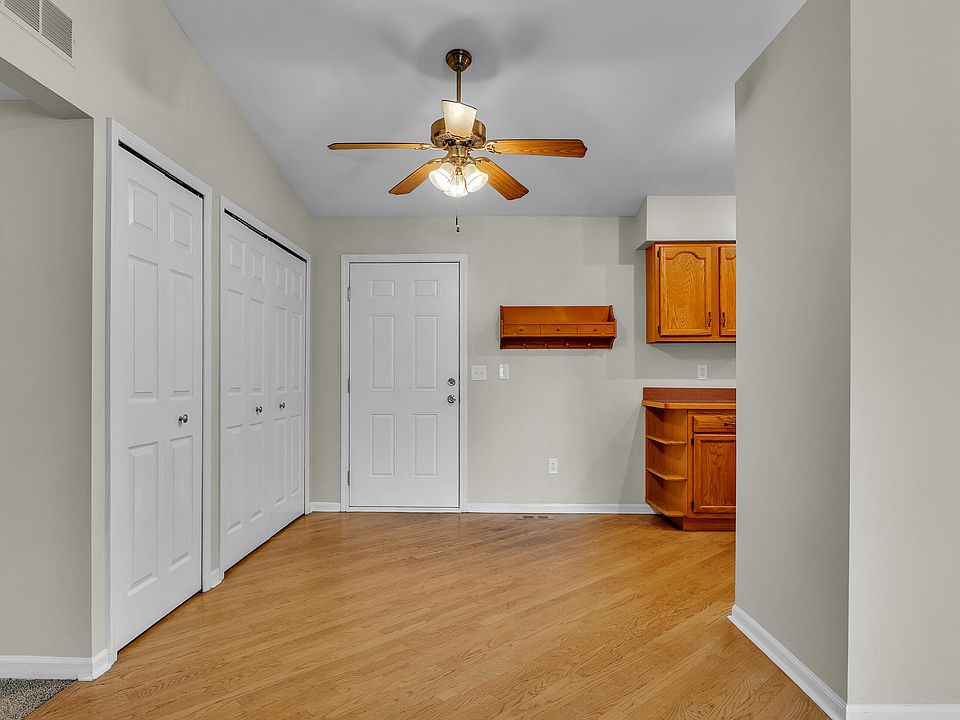24533 Grove Ave, photo 8