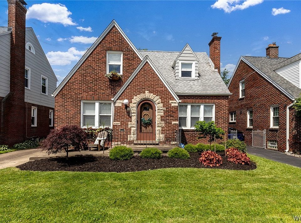 1st image of 18 Byron Ave