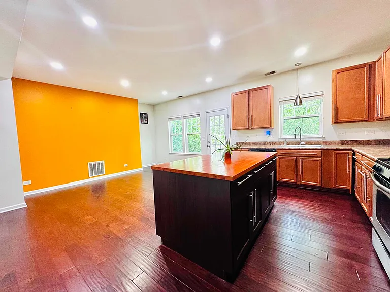3335 Kentshire Cir — Photo 12