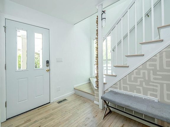 3rd image of 135 Old Meeting House Rd