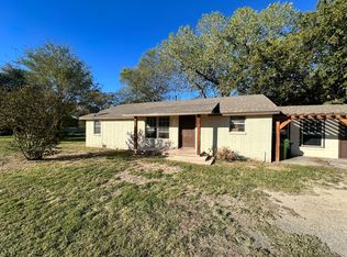 665 N Main St, Springtown, TX 76082