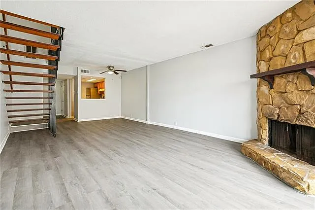 2500 Manson Ave — Photo 2