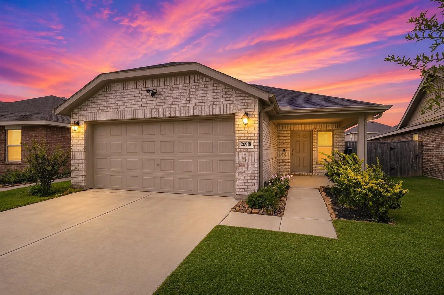 3 bed, 2.0 bath, 1800 sqft, $2,600 — Photo 1