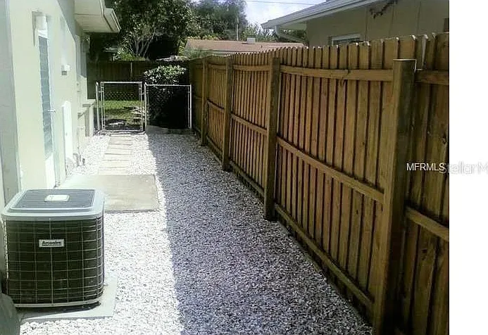 2227 Rose Ln — Photo 16