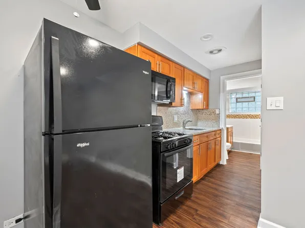 Sophisticated details surround you., 11037-45 S Homewood Ave #11045-1C, Chicago, IL 60643