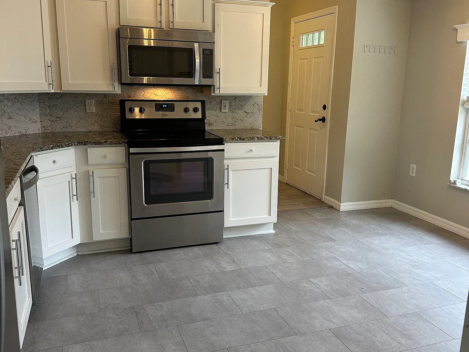 3 bed, 1271 sqft, $1,850 — Photo 2