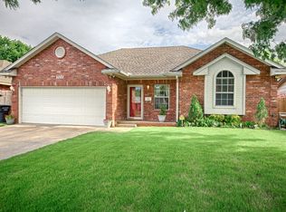 1021 NW 5th St, Moore, OK 73160
