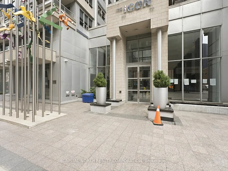 270 Wellington St W #412 — Photo 3