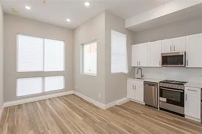 2207 N Broad St — Photo 9