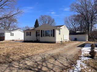 530 Helmet Ave, Waterloo, IA 50703
