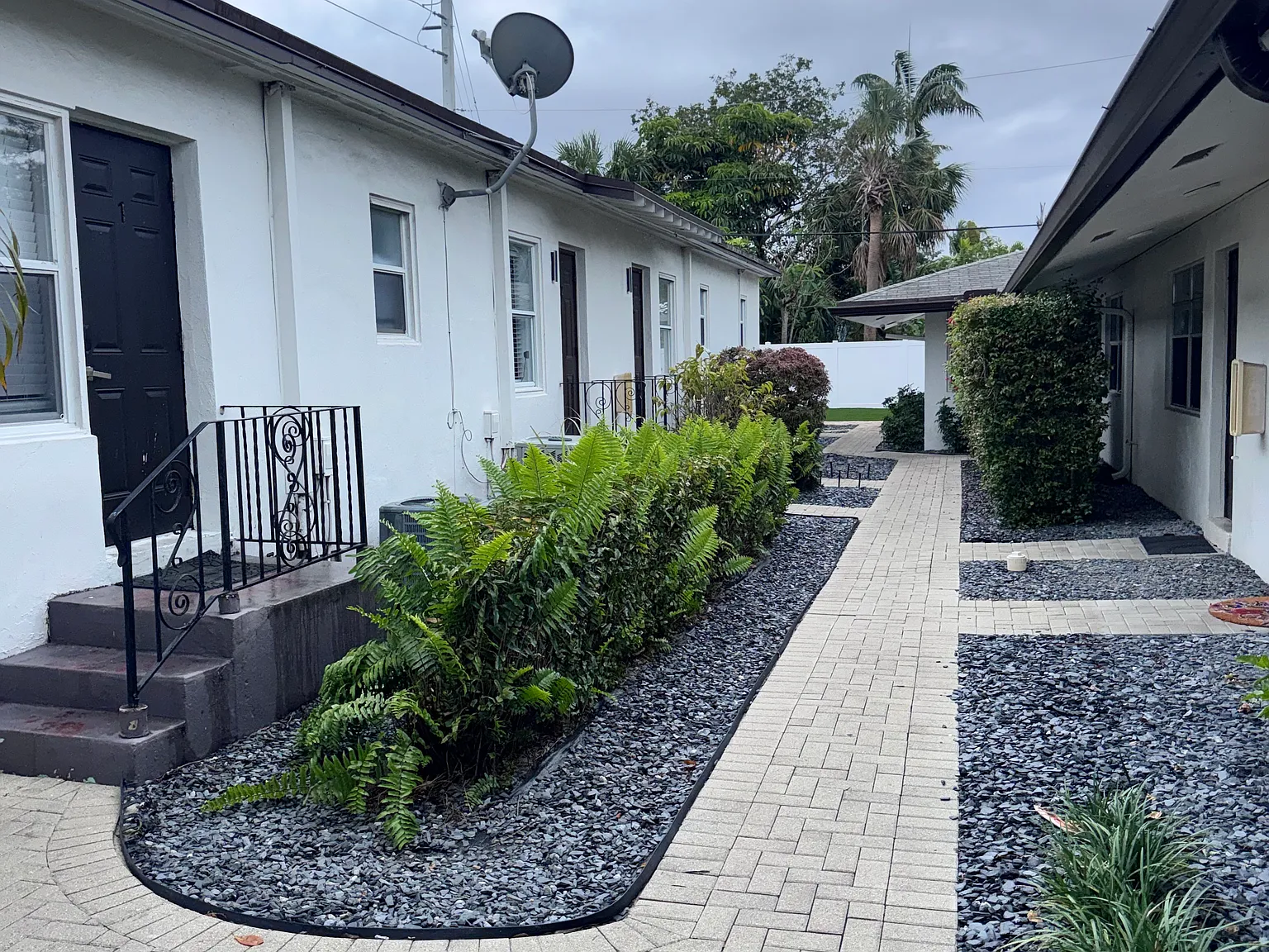 2 bed, 800 sqft, $2,300 — Photo 1