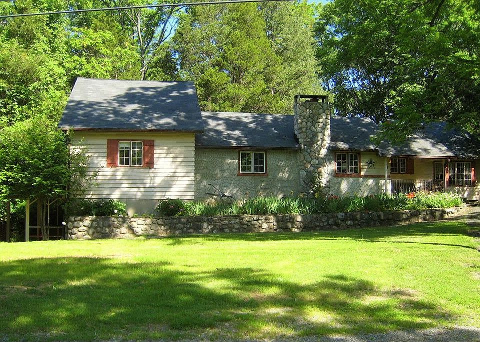 1st image of 912 W Walnut Dr