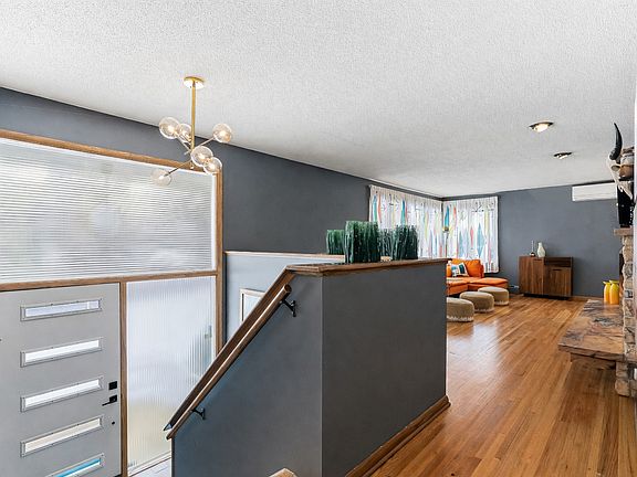 3rd image of 160 Stonybrook Way NE