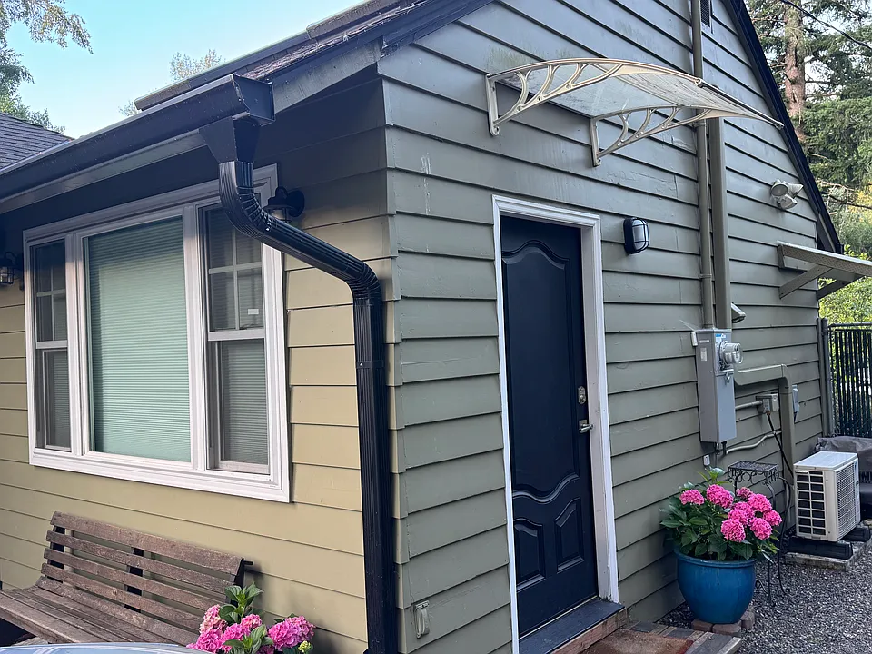 3041 SW Flower Ter #B