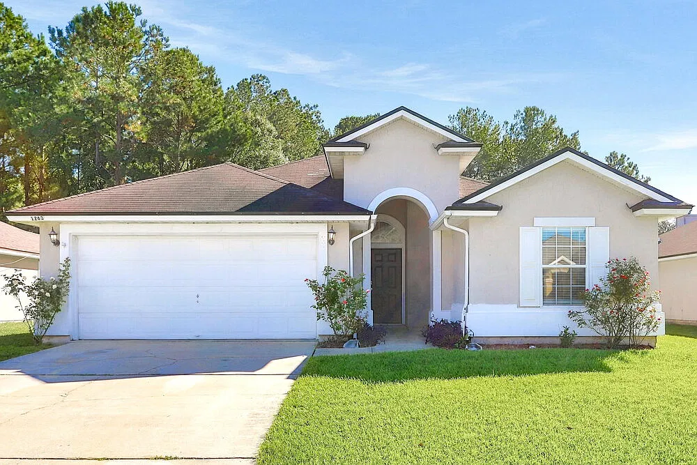 4 bed, 2.0 bath, 1746 sqft, $2,025 — Photo 1