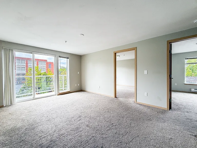 5200 Roosevelt Way NE #302 — Photo 10