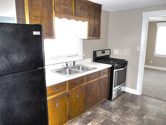 3rd image of 1677 S Parkdale Dr