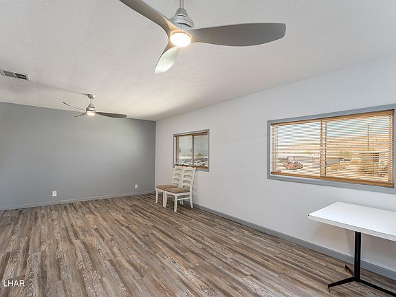 4th image of 3117 Lake Dr