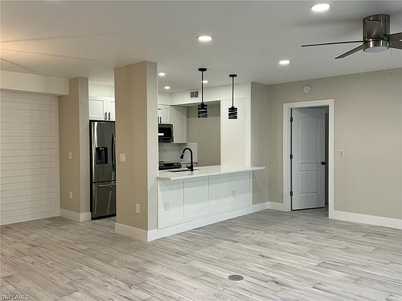 5th image of 5802 Glencove DR #304