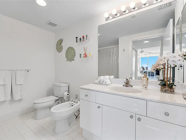 17050 N Bay Rd #807 — Photo 17