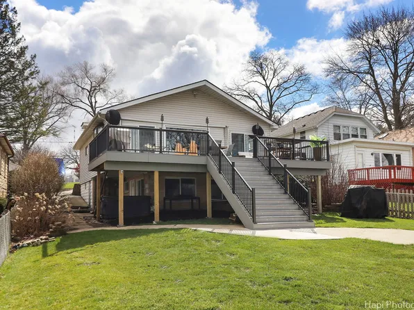 603 Mineral Springs Dr, McHenry, IL 60051