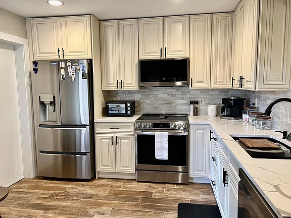 2nd image of 4700 Pinemore Lane