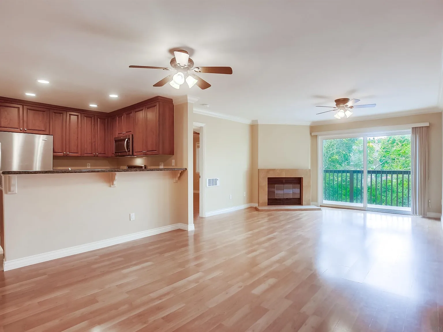 2 bed, 1022 sqft, $3,300 — Photo 4