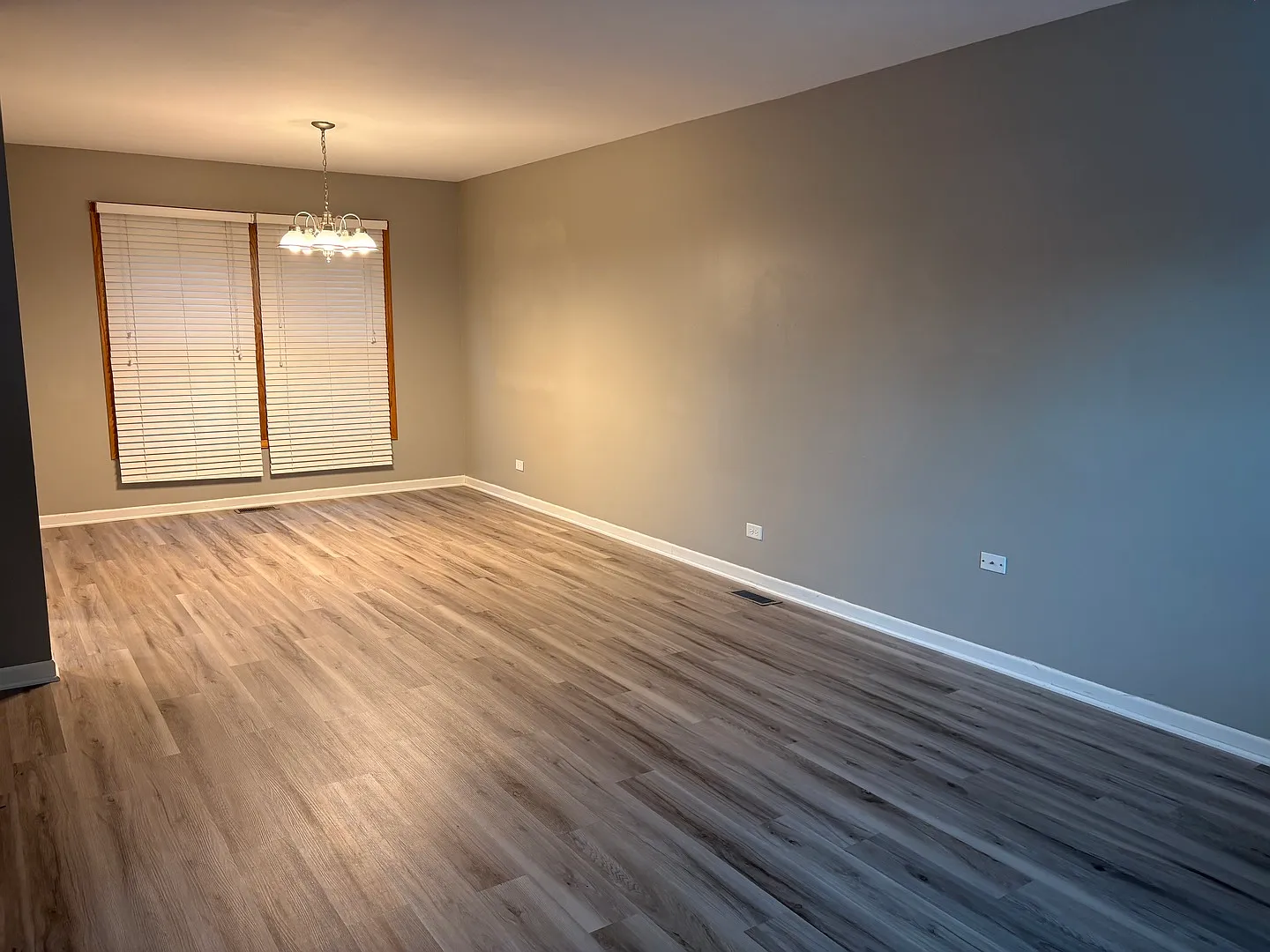 4 bed, 4.0 bath, 2014 sqft, $3,100 — Photo 3