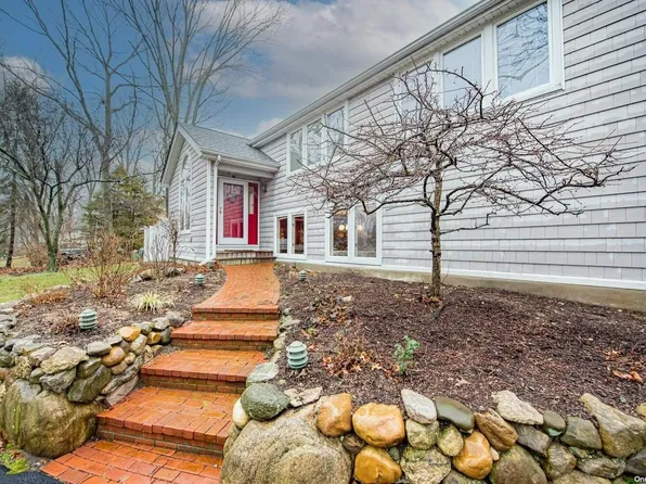 24 Woodchuck Lane, East Setauket, NY 11733