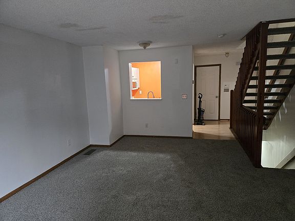 5th image of 170 Macenroe Dr