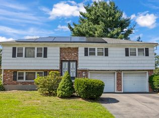 10 Gloversbrook Rd, Randolph, MA 02368