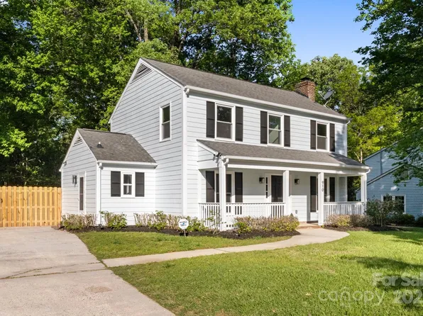 910 Lightwood Dr, Matthews, NC 28105