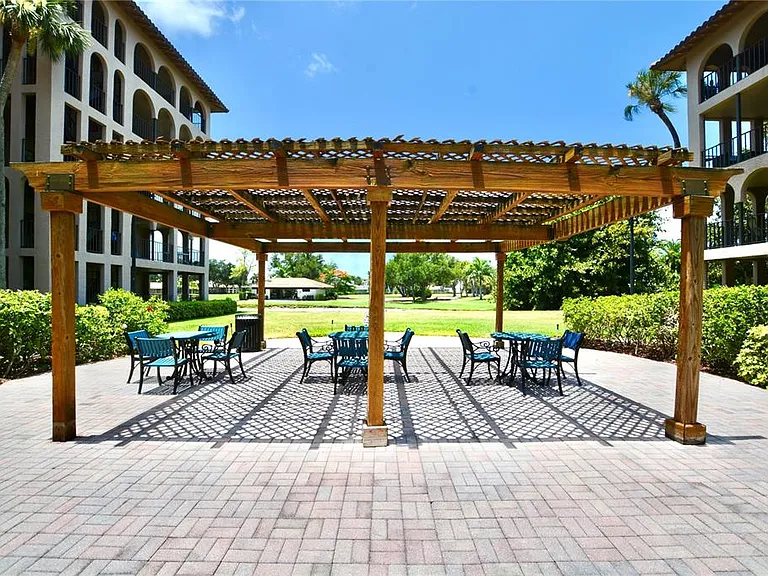 6150 Gulfport Blvd S — Photo 41