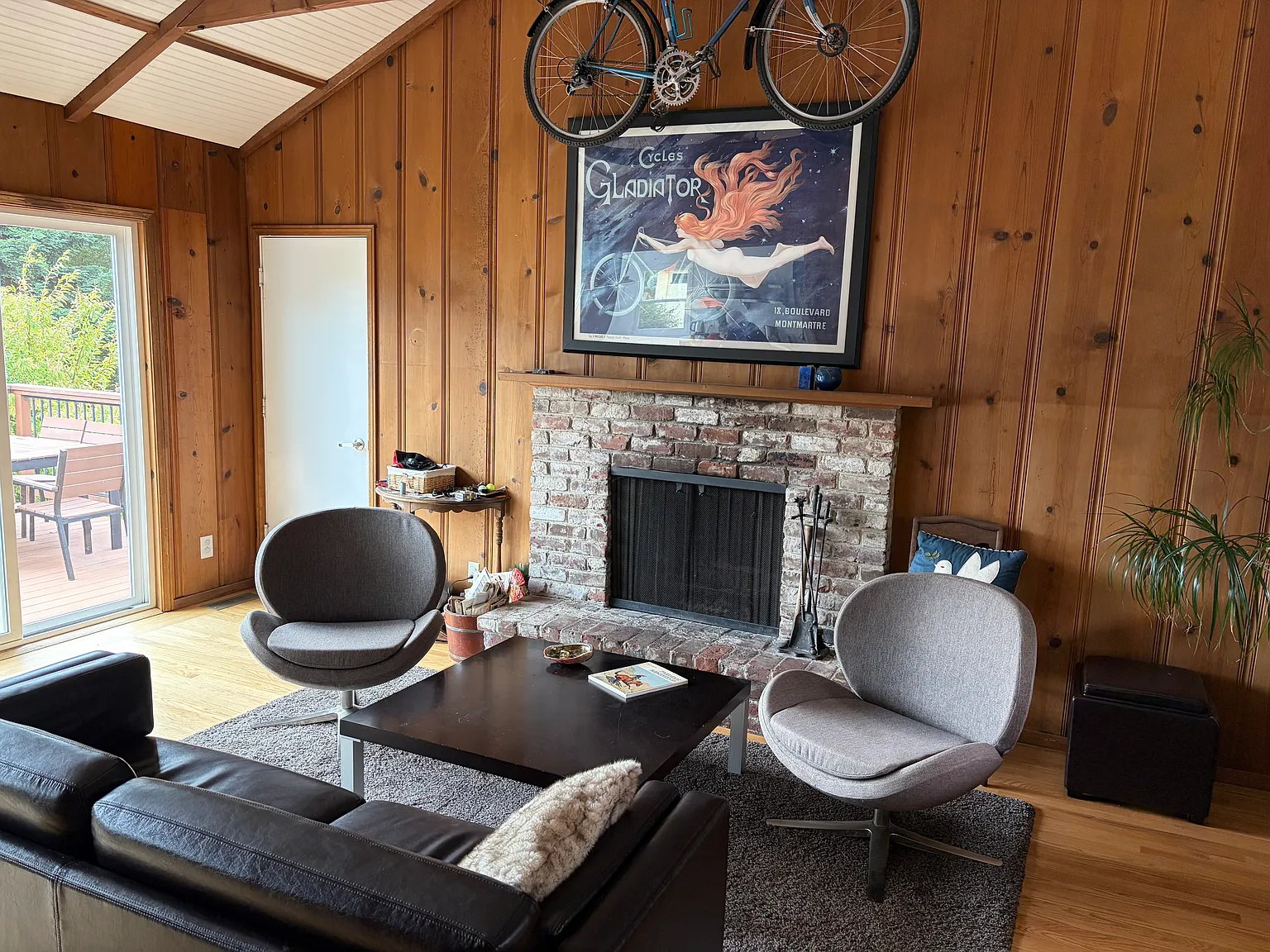 4 bed, 2064 sqft, $7,975 — Photo 3