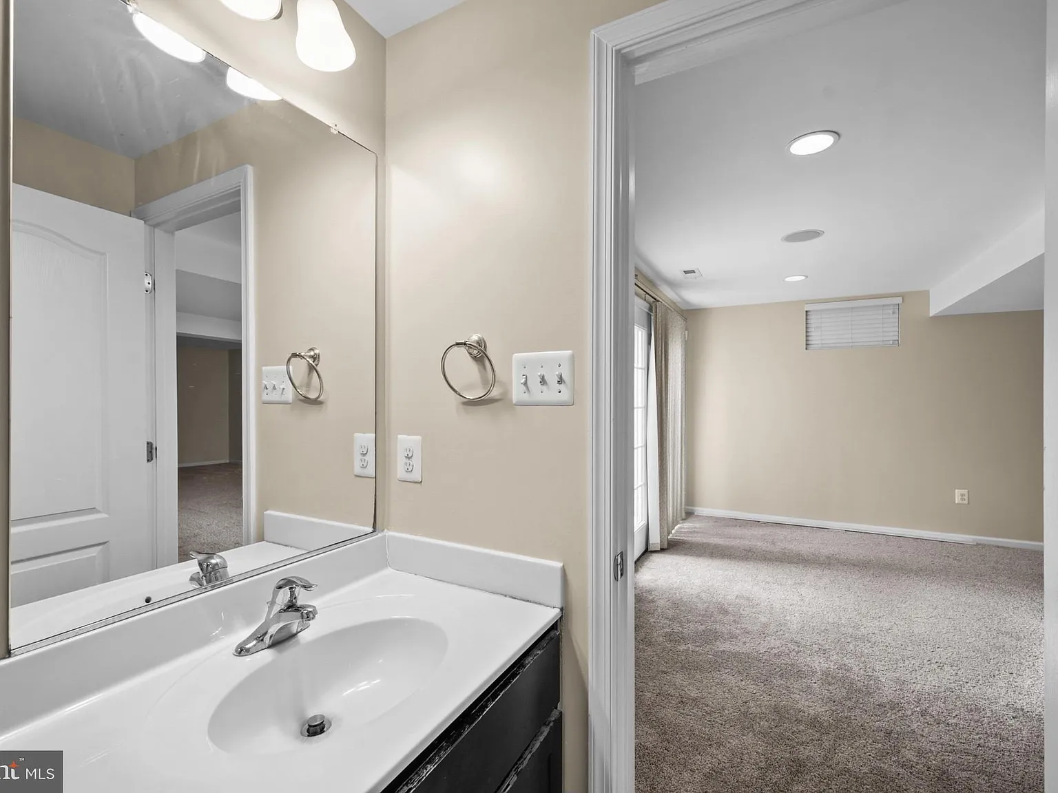 4 bed, 3.5 bath, 3546 sqft, $3,200 — Photo 3
