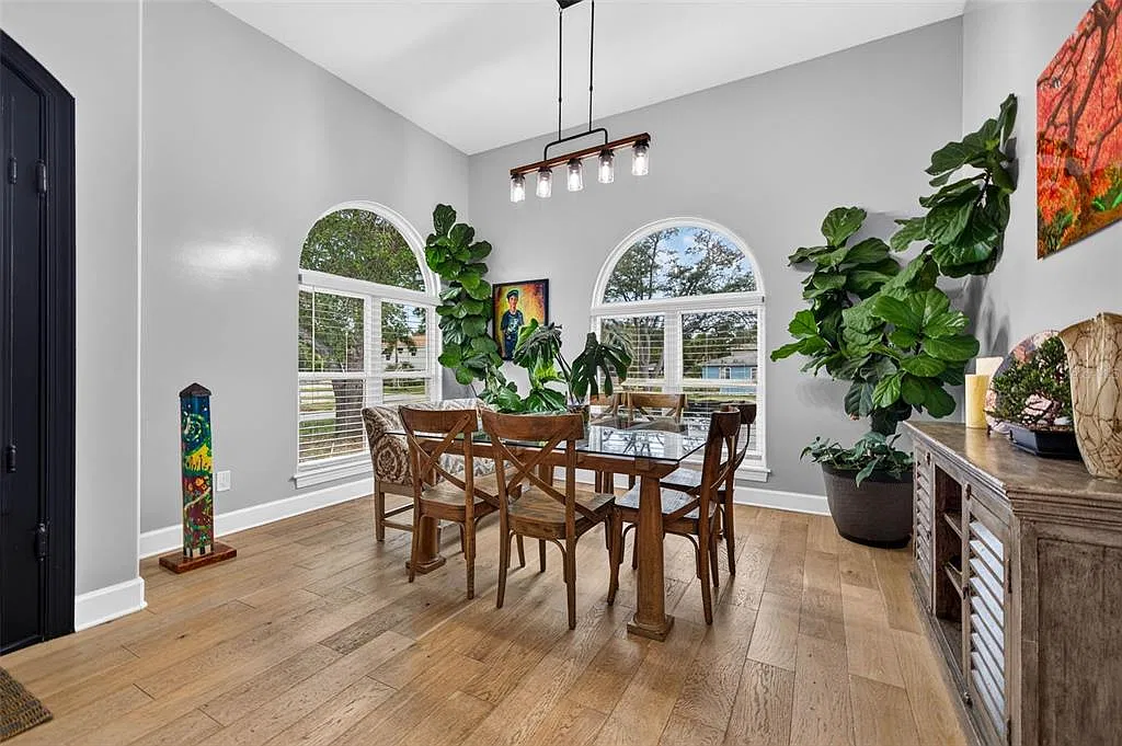 4 bed, 2.0 bath, 2244 sqft, $5,000 — Photo 4