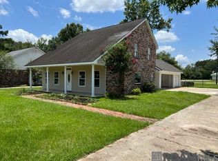 27499 Tall Oaks Dr, Walker, LA 70785